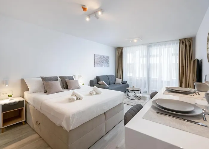 Lejlighed Luni In Center