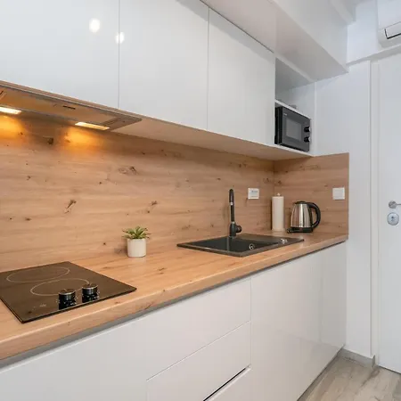 Luni In Center * دوبروفينك